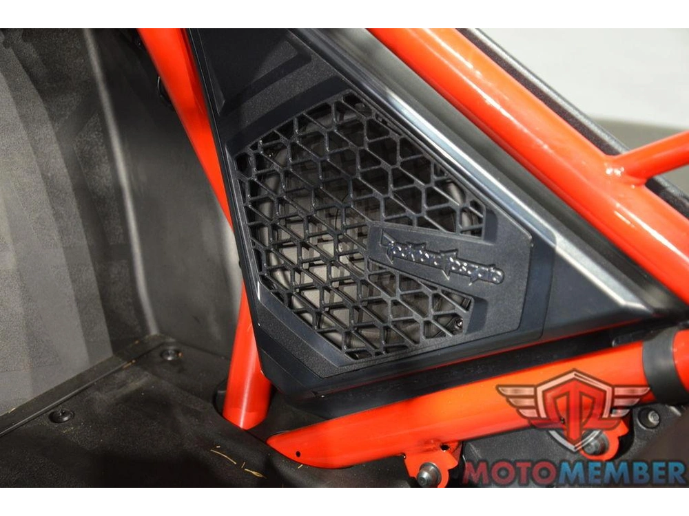 2025 Slingshot Slingshot® R Royal Red Blue alt