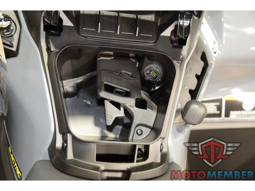 2026 Can-am Outlander Electric alt