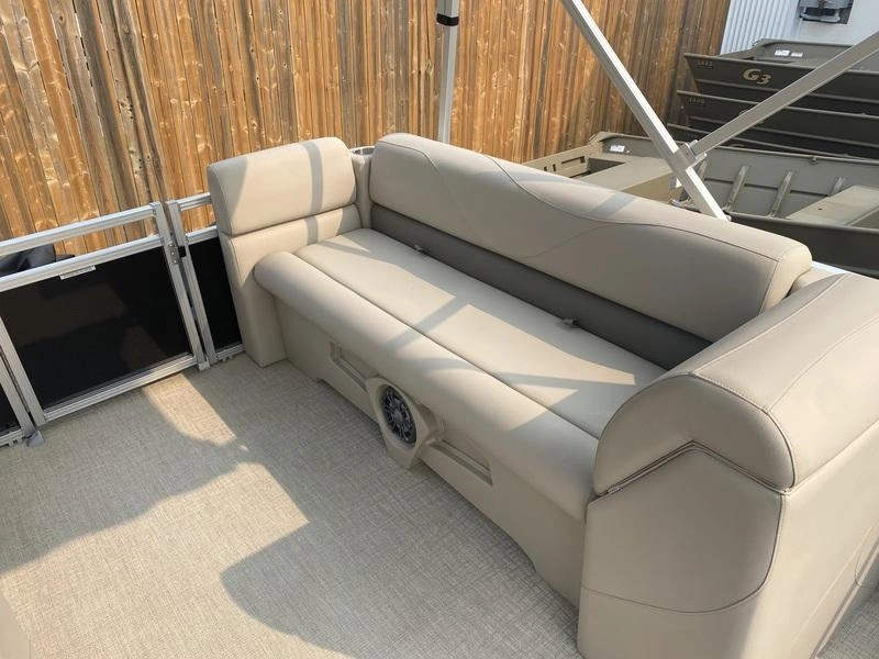 2023 Legend Boats Q-series Le 19 Lounge alt