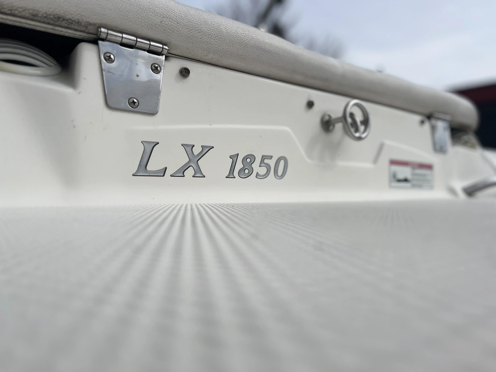 Larson Lx1850 2011 alt