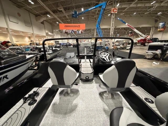 2026 Smoker-craft Excursion 176 alt