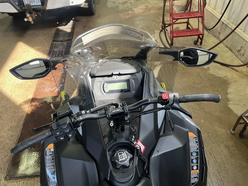 Ski-doo Renegade Adrenaline 900 Ace Turbor 2026 alt