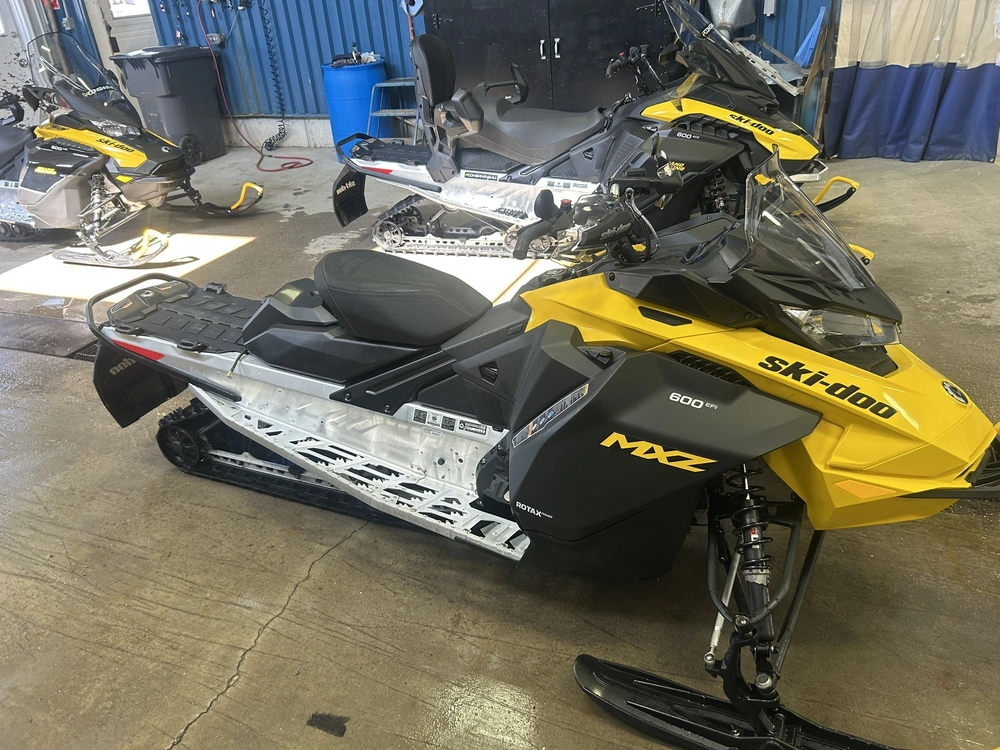 Ski-doo Mxz Sport 600 Efi 137" 2025 alt