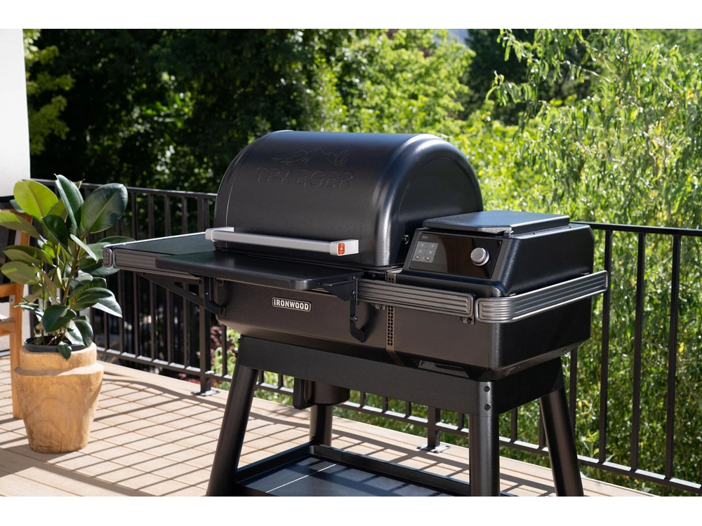 2026 Traeger Ironwood Canada alt
