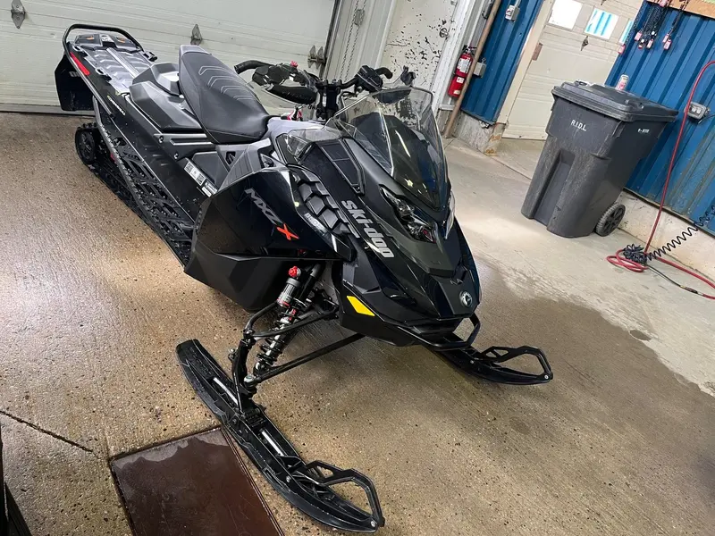 2025 Ski-Doo MXZ X 850 ETEC 137"