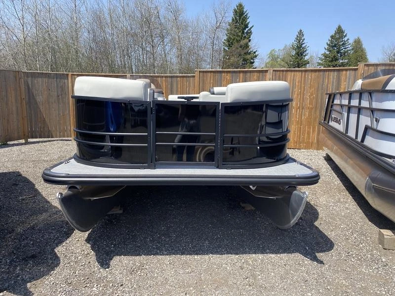 2025 Sylvan Mirage 818 Cruise alt