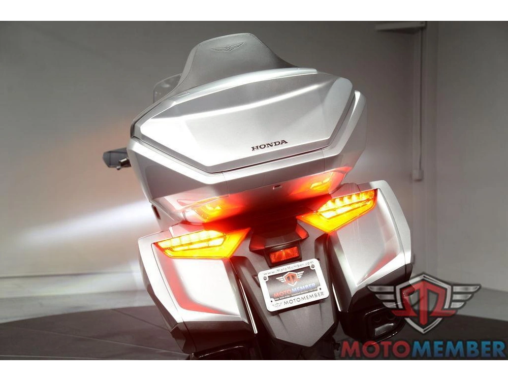 2025 Honda Gold Wing Tour alt