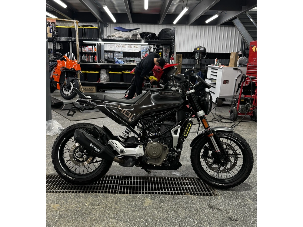 2021 Husqvarna Svartpilen 401 alt