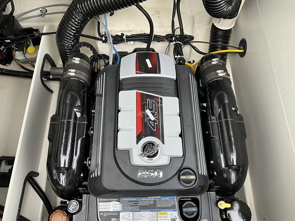 2021 Bayliner Vr6 alt