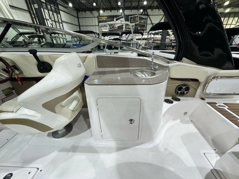 2011 Regal 2550 alt
