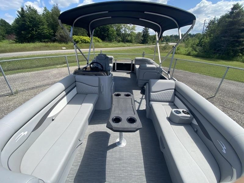 2023 Bennington Marine 20 Svsr alt