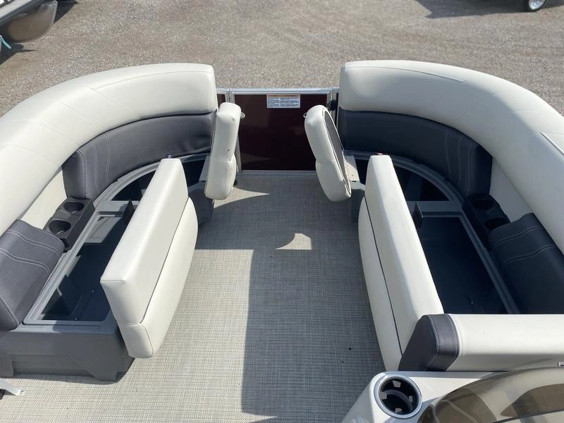 2025 Sylvan Mirage Cruise 820 Cruise alt