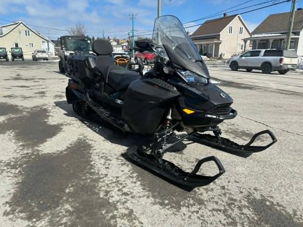 Ski-Doo EXPEDITION SE 900 TURBO 1.5  2023