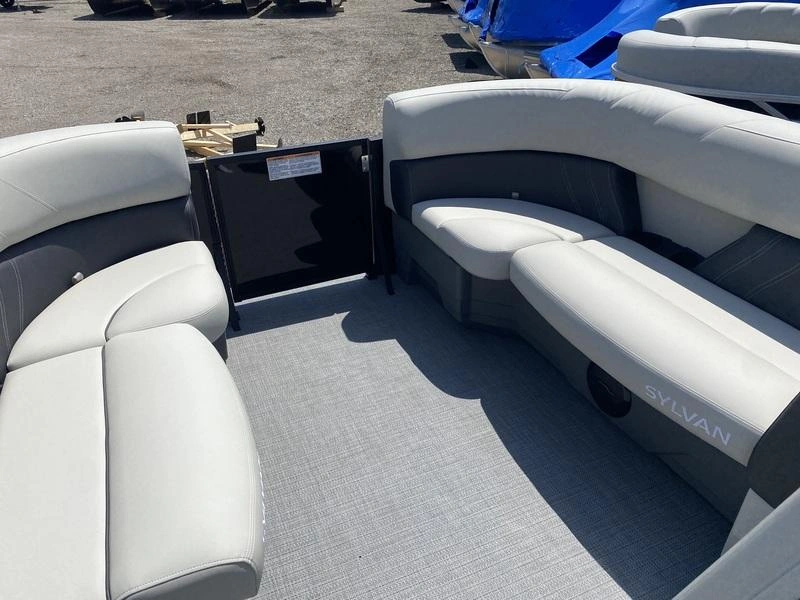 2025 Sylvan Mirage 818 Cruise alt