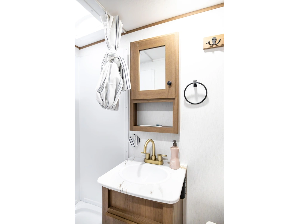 2026 Apex 187 Rb alt