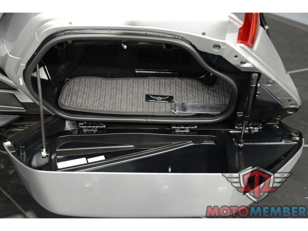 2025 Honda Gold Wing Tour alt