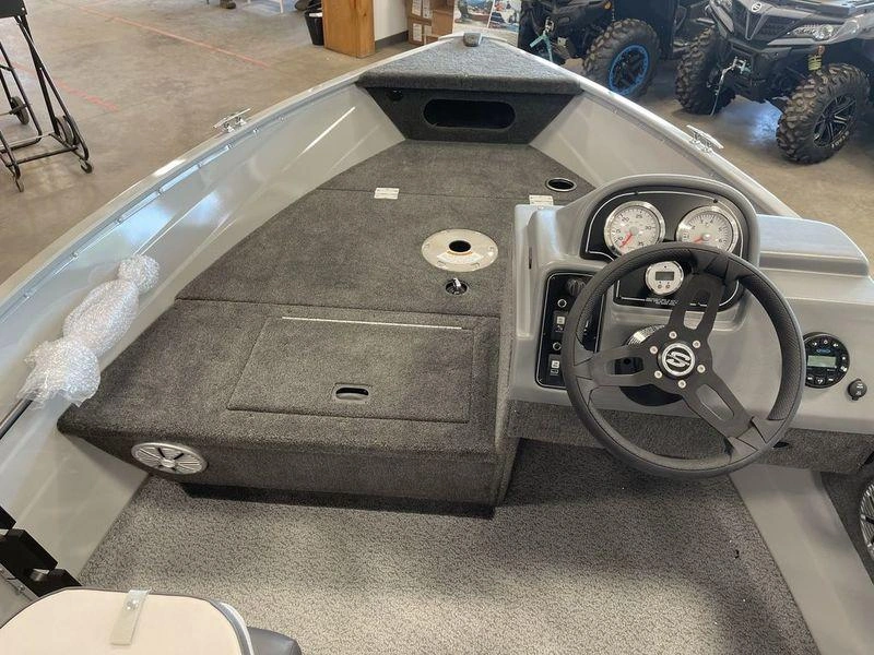 2023 Smoker-craft Resorter 151 alt