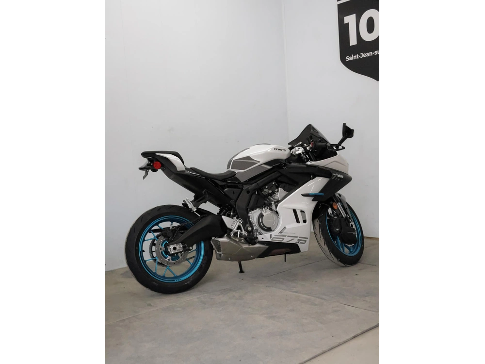 2026 Cfmoto 675 Ss Blanc alt