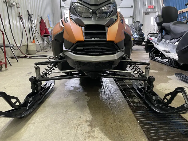 2025 Ski-Doo Grand Touring LE 900 ACE Turbo R