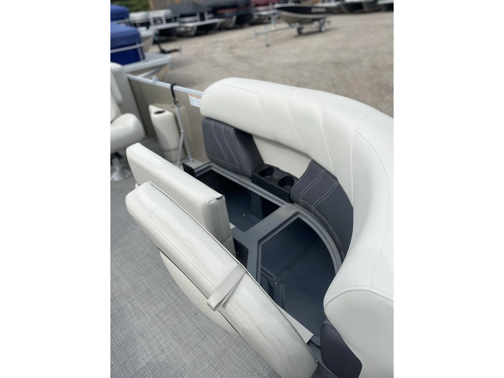 2024 Sylvan Mirage 820 Lz alt