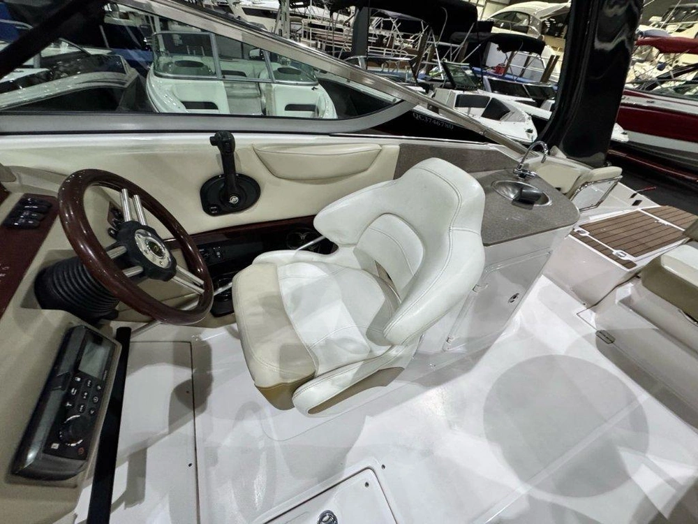 2011 Regal 2550 alt