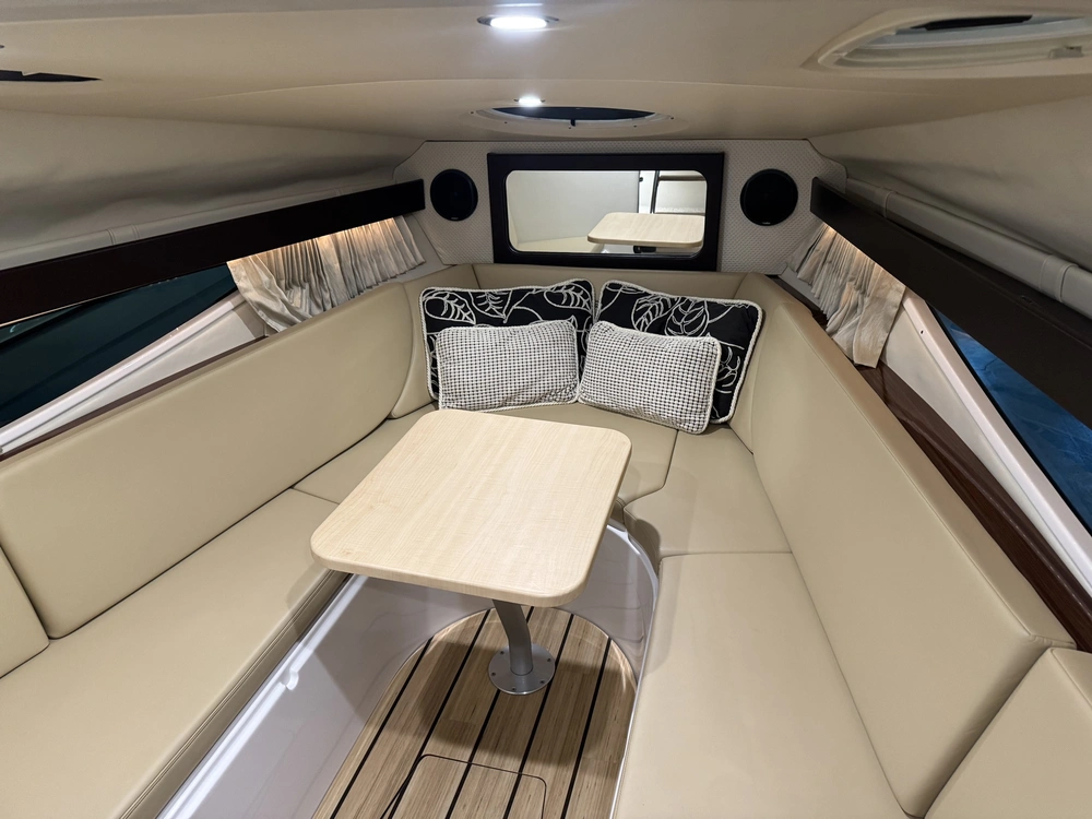 2015 Regal 28 Express alt