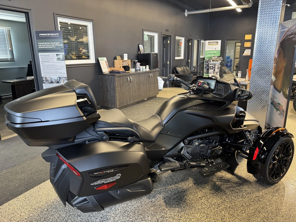 Can-am F3 Limited 2026 alt