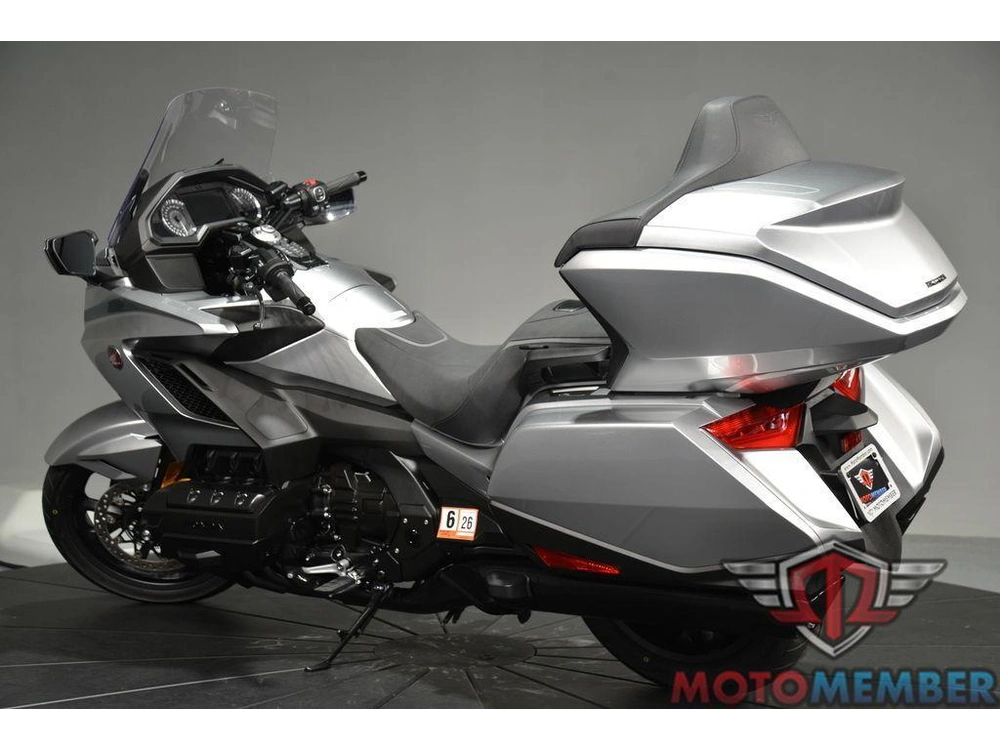 2025 Honda Gold Wing Tour alt