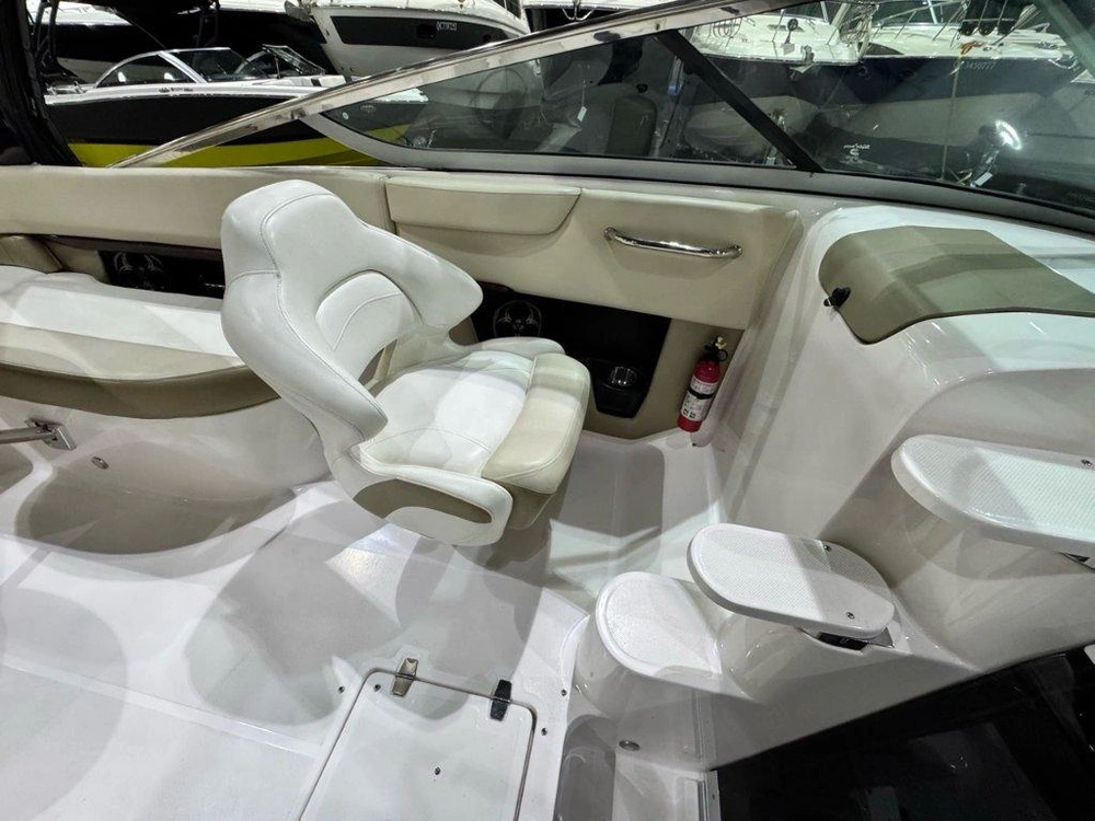 2011 Regal 2550 alt