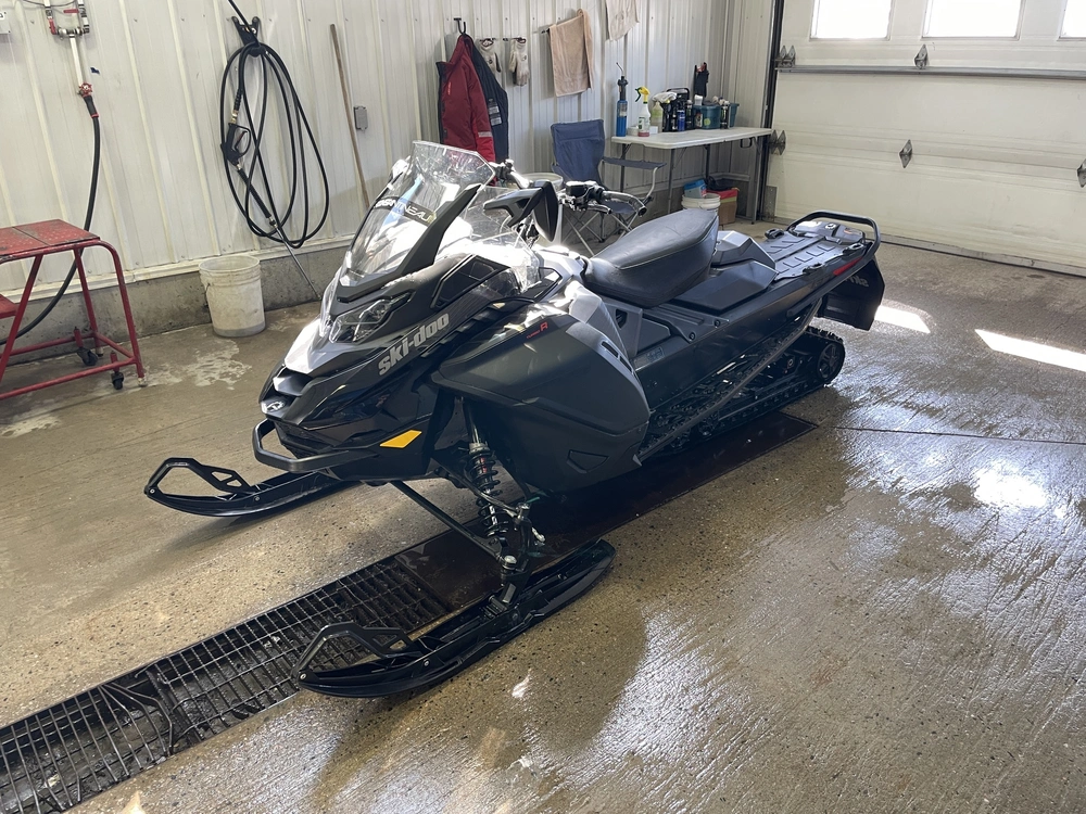 Ski-doo Renegade Adrenaline 900 Ace Turbor 2026 alt