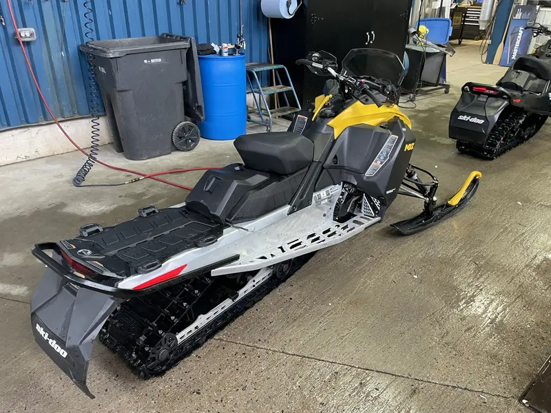 2025 Ski-Doo MXZ Sport 600 EFI 137"