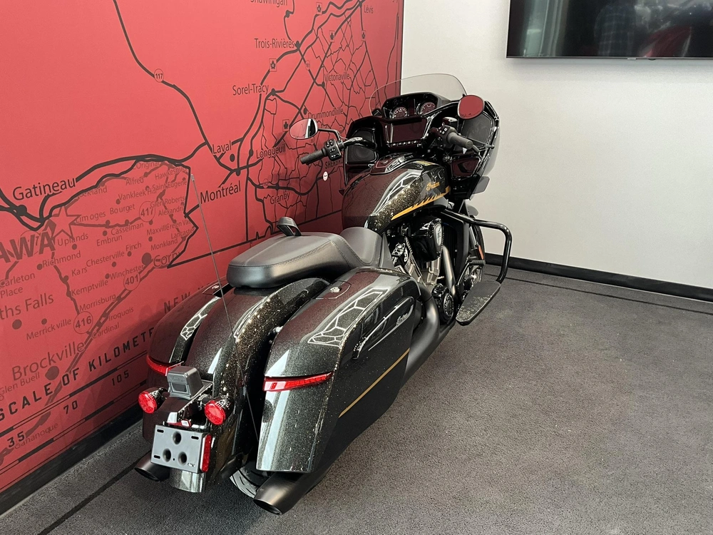 Indian Motorcycle Challenger Dark Horse 112 2026 alt