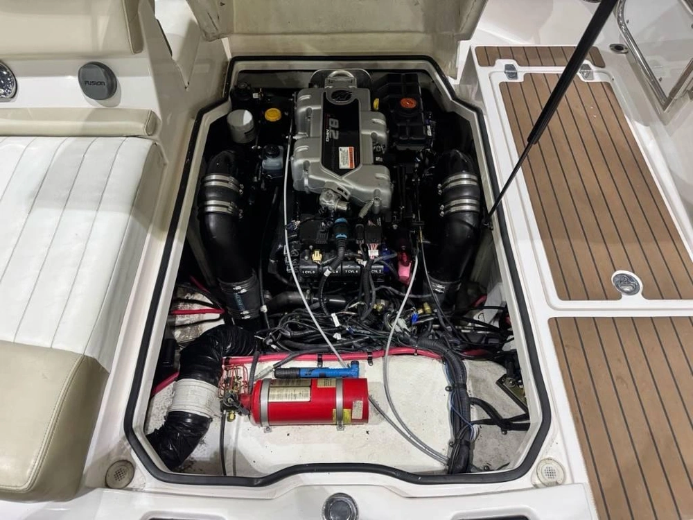 2011 Regal 2550 alt