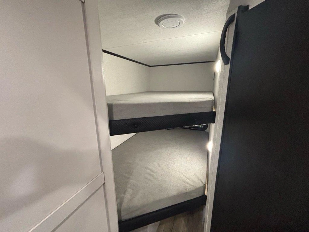 Jayco Jay Feather 26bhsl 2026 alt