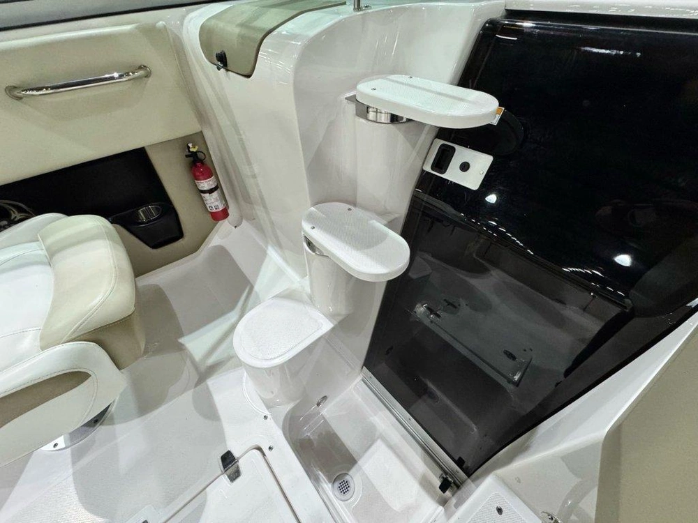 2011 Regal 2550 alt