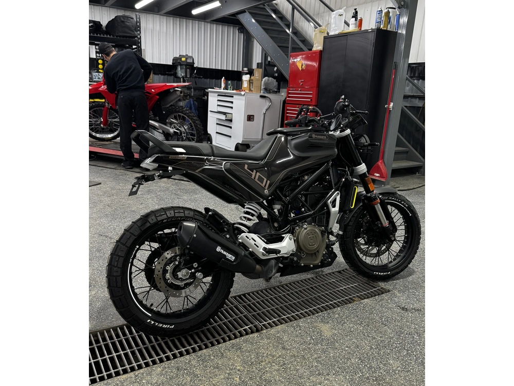 2021 Husqvarna Svartpilen 401 alt