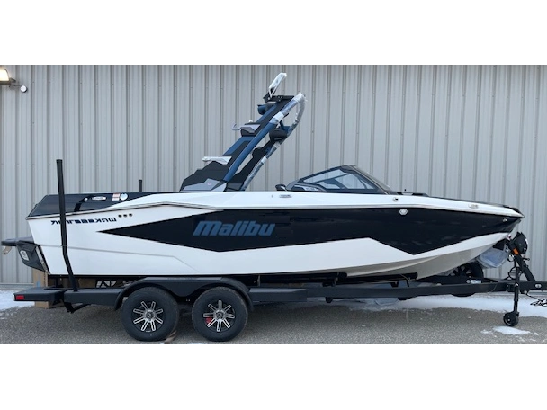 2026 Malibu 22 Lsv alt