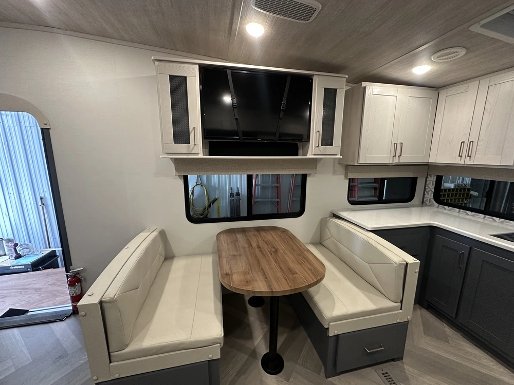 2024 Crusader Arrowhead 265mle alt