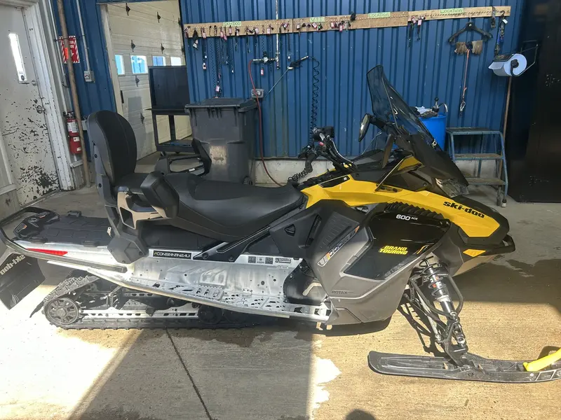 Ski-Doo Grand Touring Sport 600 ACE 2025