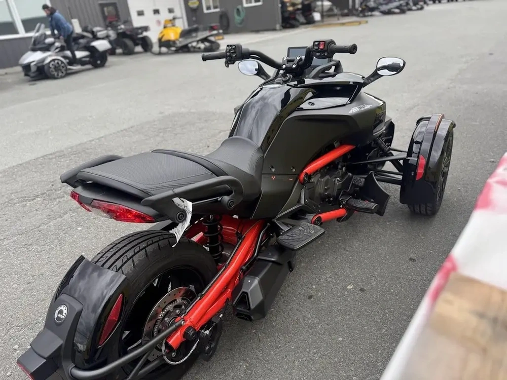 Can-am F3-s 2026 alt