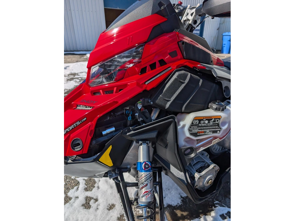 2025 Polaris 650 Indy Xcr 128 🎯 Motoneige Performance Occasion Garantie Cloutée Inspection 1 Proprio Fiable Prête Saison 🟢 alt