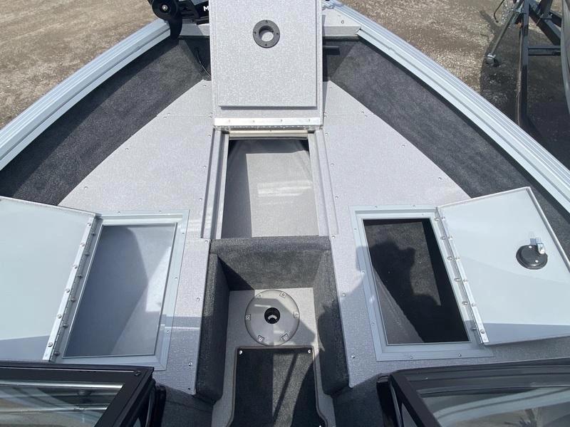 2025 Smoker-craft Ultima 172 alt