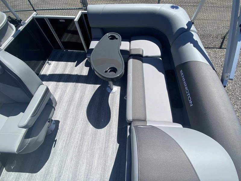 2025 Bennington Marine 18 Sl Bench alt