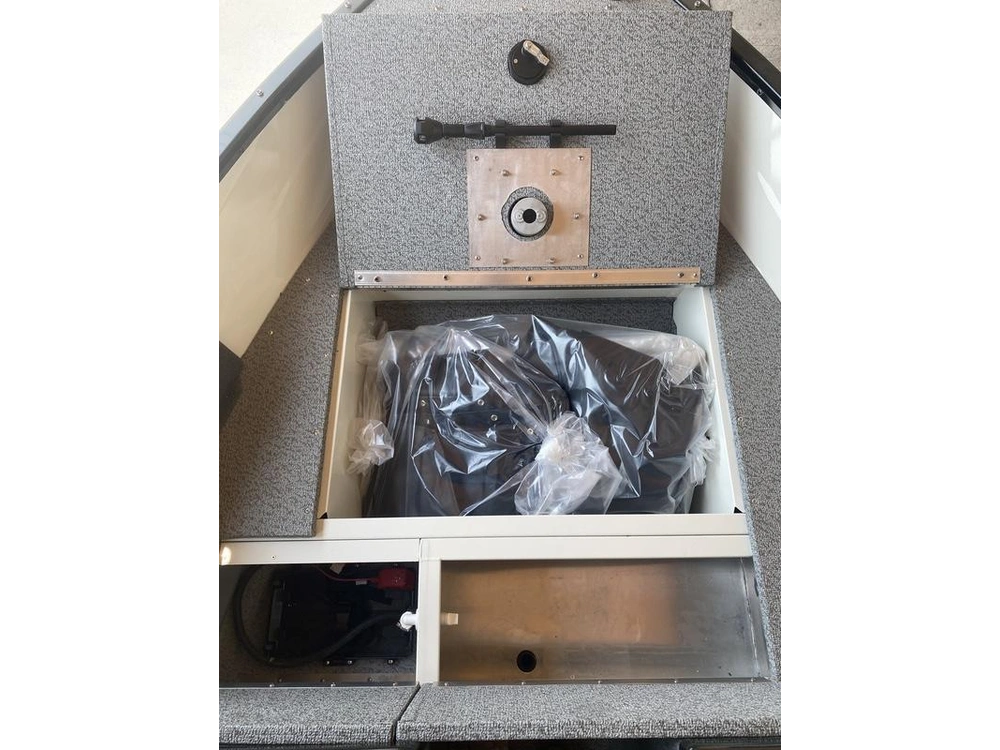 2026 Legend Boats R15 alt