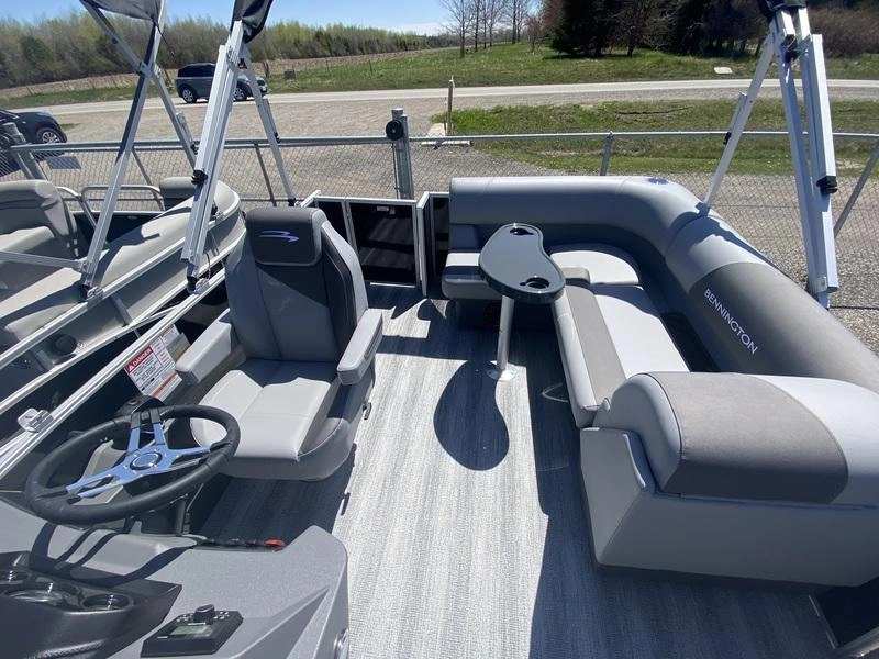 2025 Bennington Marine 18 Sl Bench alt