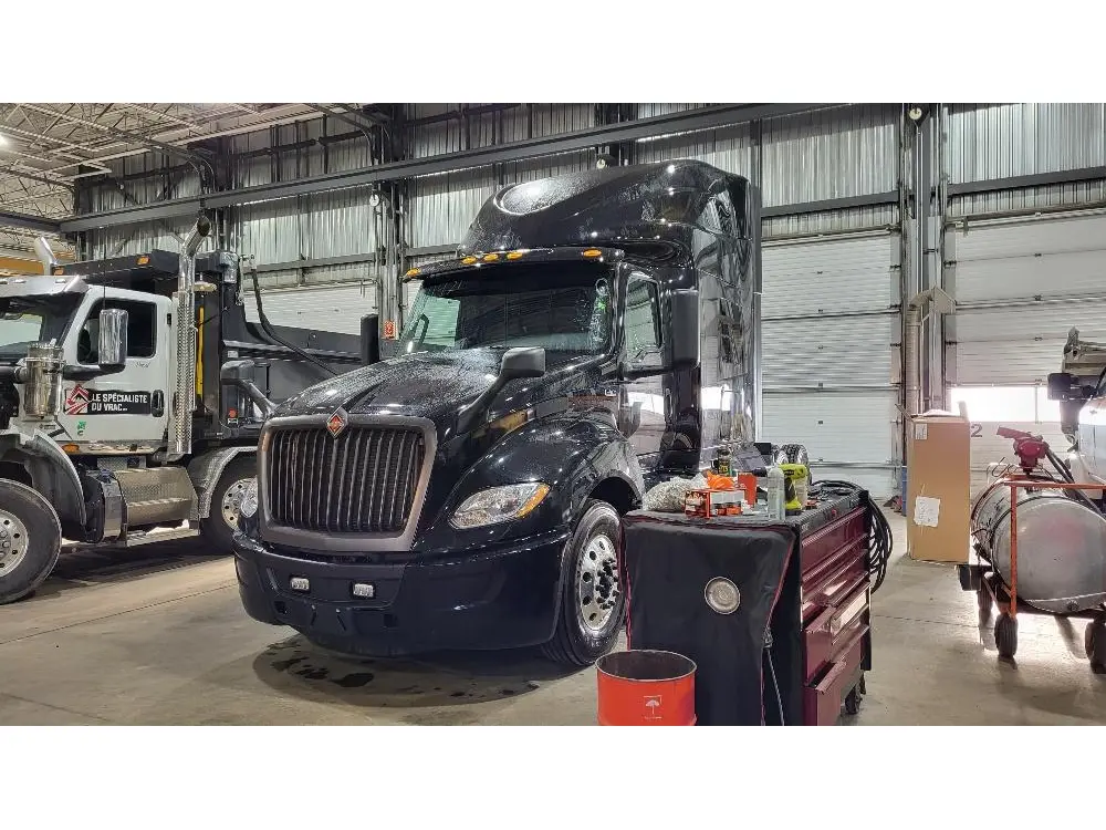 International 2024LT625