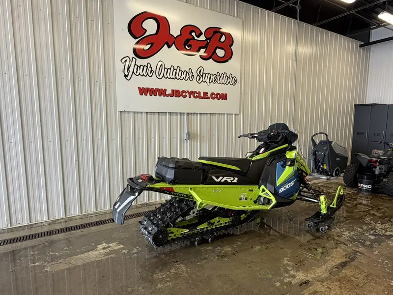 2026 Polaris BOOST INDY VR1 DYNMX 137