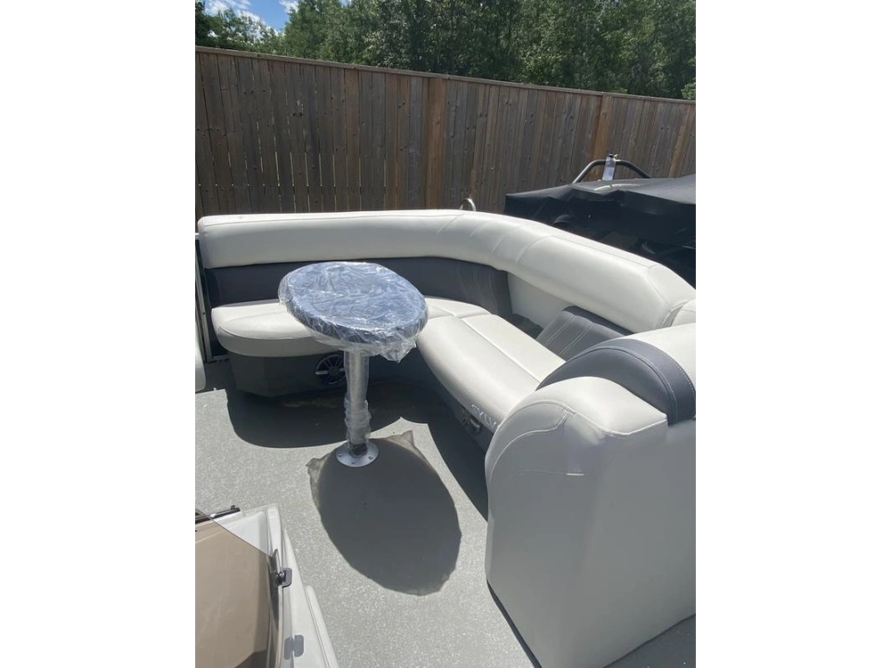 2024 Sylvan Mirage 818 Fish alt