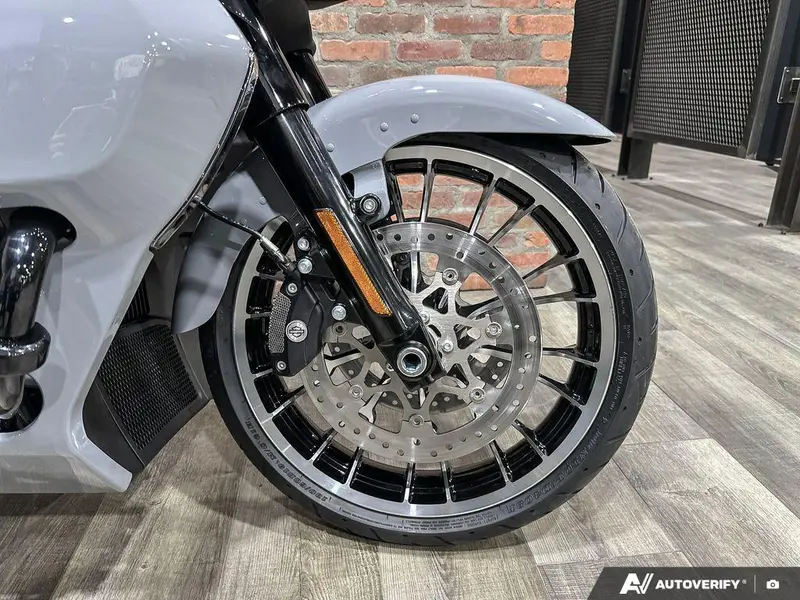 2026 Harley-Davidson Street Glide Limited thumbnail 6