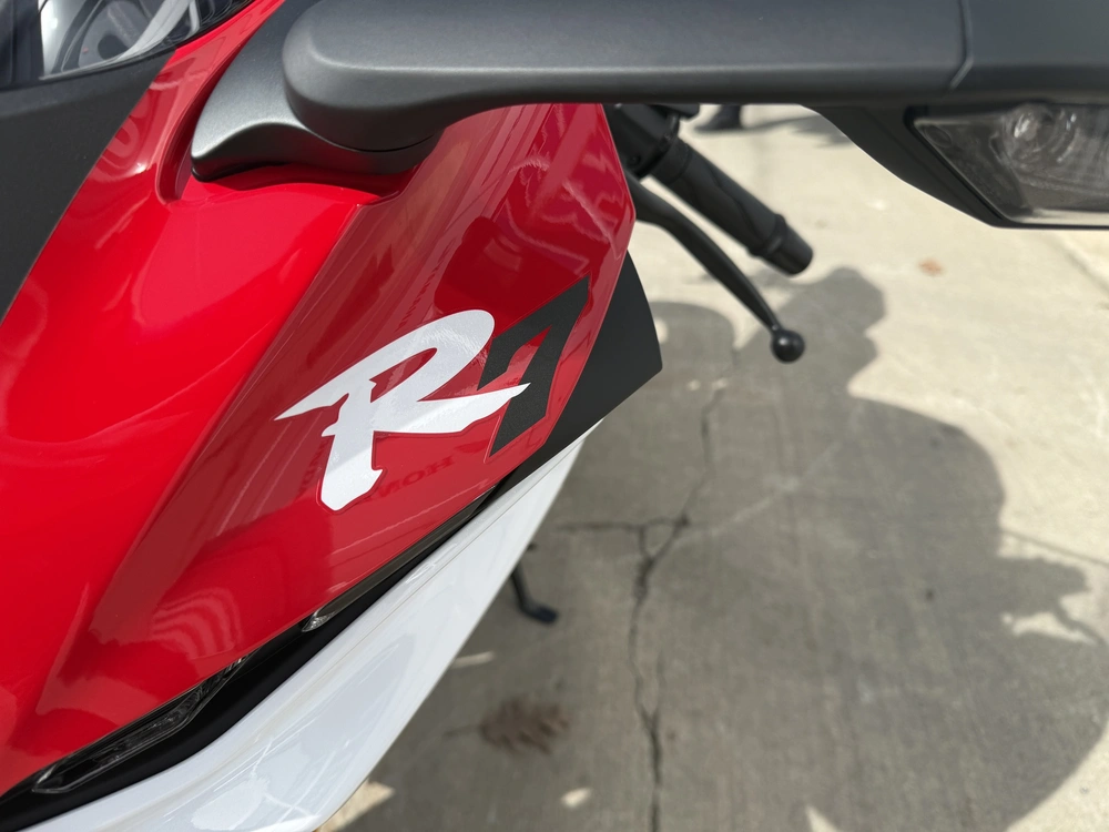 Yamaha Yzf-r7 70e Anniversaire 2026 alt